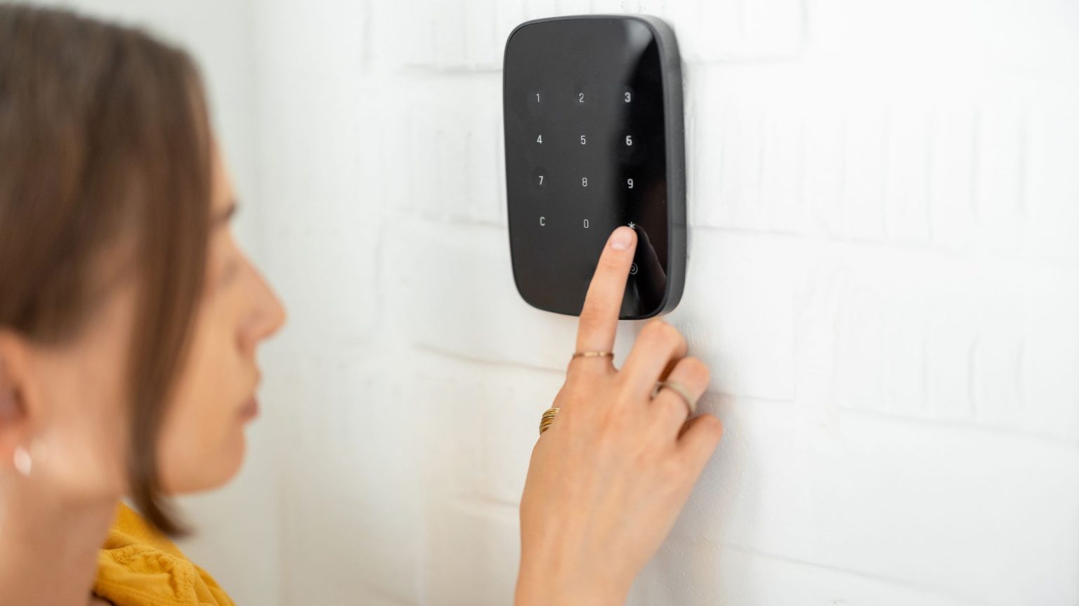 Best Wireless Alarm System for Home [5 Best Brands] ( March 2024